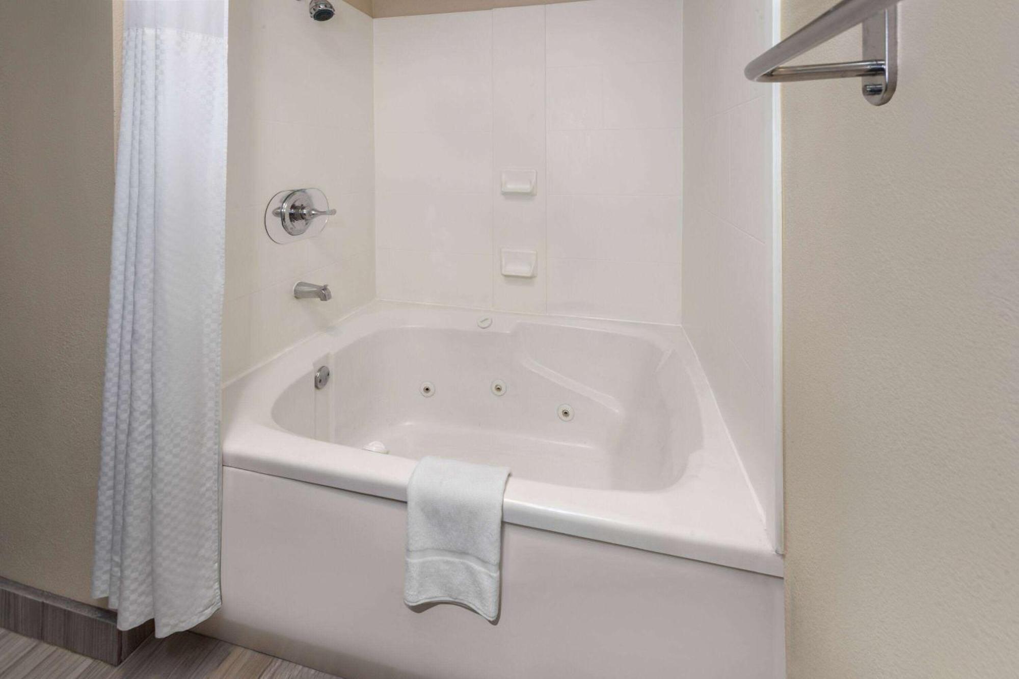 Baymont By Wyndham Copley Akron Buitenkant foto