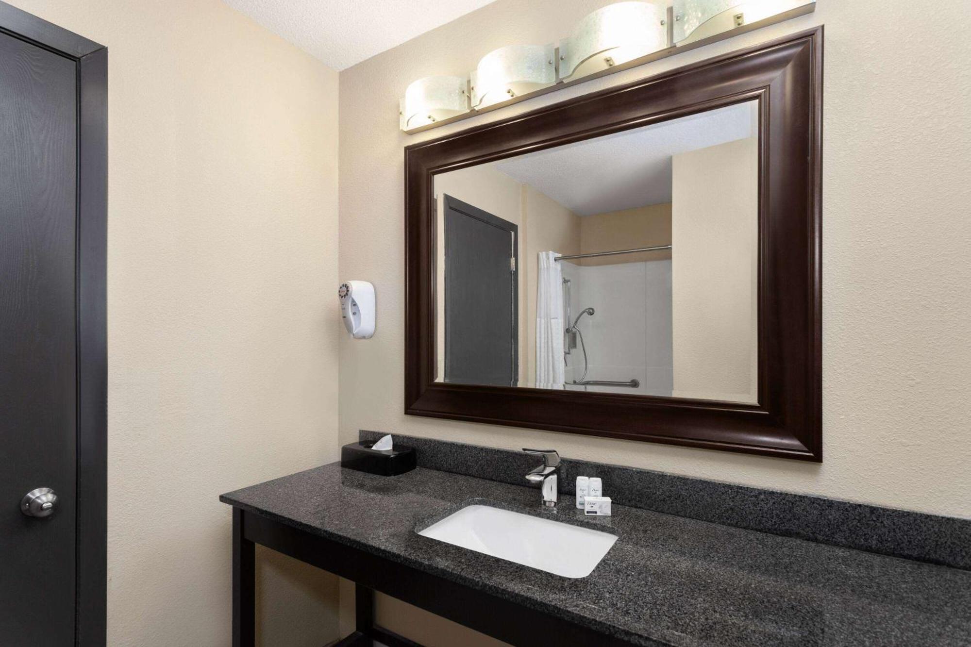 Baymont By Wyndham Copley Akron Buitenkant foto